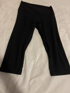LULULEMON black stretch capri leggings yoga pants sz 8 - Picture 1 of 6