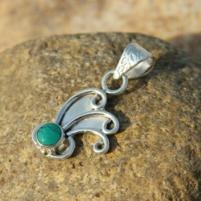 Beautiful Solid 925 Sterling Silver Malachite Round Shape Handmade Pendant  - Image 1 of 4