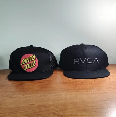 Lote de patinetas Santa Cruz y sombrero RVCA Snapback Foto 1 de 4