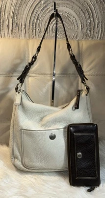 复古蔻驰包钱包流浪汉白色 8E98 卵石纹皮革象牙色拉链上衣 — 第 1/4 张图片