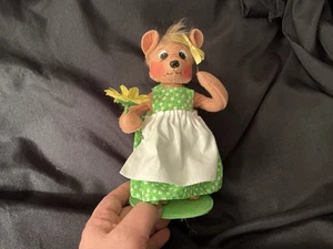 Annalee 7” Momma Honey Bear With Flower And Bee In Green Floral Dress & Apron - Picture 1 of 8