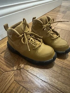 Size 9c Nike manoa Boot high top shoes - Picture 1 of 7