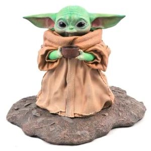 Diamond Select Mandalorian The Child w/ Soup Bowl Premier Collection 17cm Statue - Imagen 1 de 14