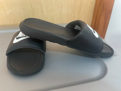 Nike Victori One CN9675 002 sandali slide uomo nero bianco nero taglia 8