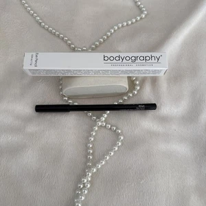 BODYOGRAPHY Eye Pencil in ONYX * Full Size * NEW IN BOX - Picture 1 of 3