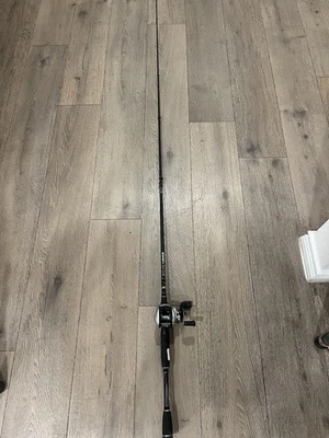 Abu Garcia Silver Max Baitcasting Reel 6 Ball Bearing, 6 .4:1 Ratio, Left Hand - Image 1 of 4