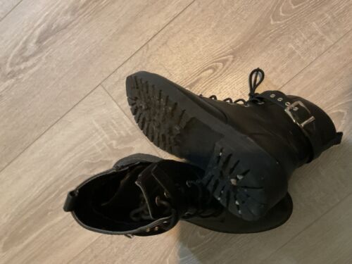 Black boots size 5