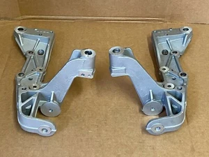 PAIR OF FRONT WISHBONE CONTROL ARM CONSOLE BRACKETS FOR VW GOLF MK5 2004-2009 - Picture 1 of 1