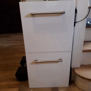 Howdens unit, with drawers and handles, complete with soft close. 400 wide unit - Picture 1 of 3