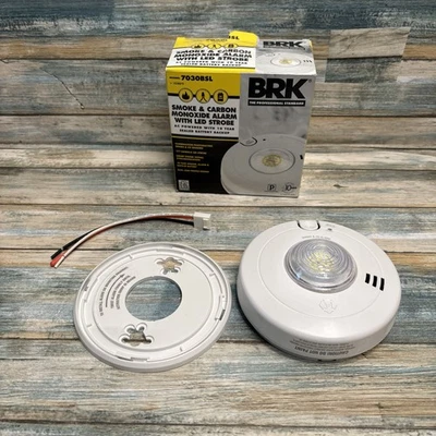 First Alert BRK - 7020BSL - Alarma de humo y LED estroboscópico - Fotoeléctrica - 10 años Foto 1 de 4