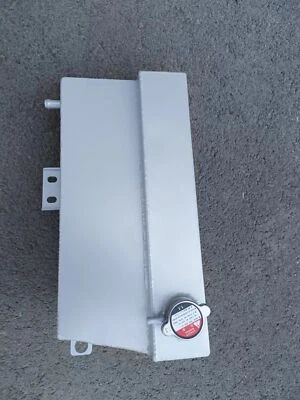 Tanque de desbordamiento de expansión de refrigerante de aleación Topkick para GMC C4500 V8 C5500 C6500 C7500 Foto 1 de 4