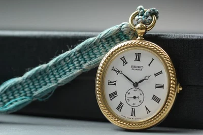 Vtg 1982 N MINT Seiko Pocket Watch 1428-5050 Small Second Gold Qz Womens JAPAN - Image 1 of 4