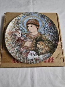 Vintage Edwin M. Knowles Limited "Peaceful Kingdom" Edna Hibel Christmas Plate - Picture 1 of 5