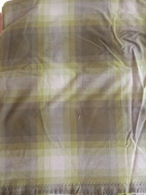 Width 150cm x Length 4 metres - Stunning Green Check Cotton - Image 1 of 4
