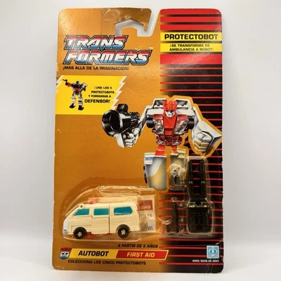 Transformers First Aid G1 Protectobot 1990 Classics New MOC (Broken bubble) - Image 1 of 4