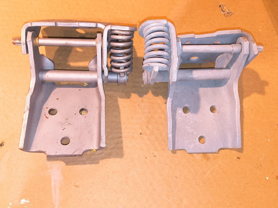 Bisagras de puerta inferiores delanteras Skylark GS Chevelle GTO 442 1968-1972 Cutlass Foto 1 de 1