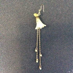 Long Floral Lucite Earring in Silver Heart Gift Box - Picture 1 of 4