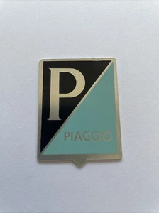 SCUDETTO PIAGGIO 5749 IN LAMIERINO ADESIVO PER VESPA 125 D'EPOCA - Imagen 1 de 2