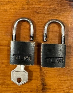 TUMI Kofferschloss mit Schluessel Lock with Key Vintage x2 black - Bild 1 von 2