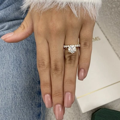 Conjunto de anillo y banda de diamantes con certificación IGI E VS1 2,7 quilates de oro rosa de 18 quilates creado en laboratorio Foto 1 de 4