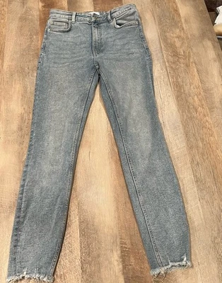 Zara Women's Denim Jeans Size 6 Distressed Raw Hem Medium Wash, Skinny Fit - Image 1 of 4