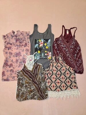 Lot Of 5 Women Size XS-S Tops Shirts Tank Tops Summer Flowers Love Sleeveless  - Image 1 of 4
