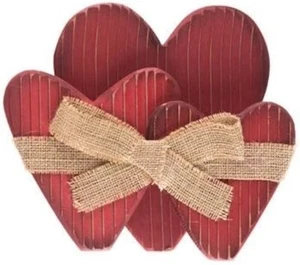 Decoración de madera triple corazón rojo con arco de arpillera decoración regalo día de San Valentín - Imagen 1 de 3