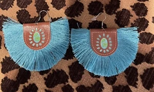 Ohrringe Bohemian inspiriert Fächerform Quasten blau auf Kunstleder Neu - Bild 1 von 1