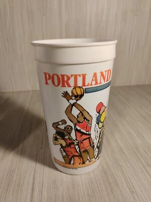 Taza de plástico Portland Memorial Coliseum 1985 vintage Foto 1 de 4