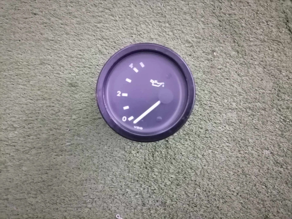 Manómetro de presión de aceite VDO vintage CLÁSICO FRANCIA 24V,4 BAR Foto 1 de 4