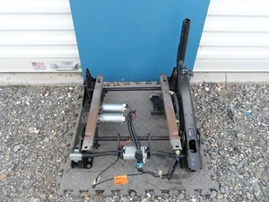 02 Chevy Avalanche 6 Way Power Seat Track Driver LH 2002 - Bild 1 von 5