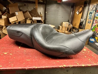 *USADO Mustang Super Touring assento de uma peça, #79538, Harley-Davidson Touring* - Imagem 1 de 4