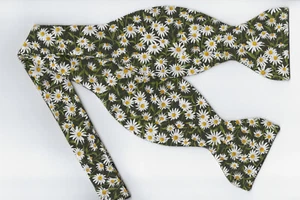 Daisy Bow tie, White Daisies on Dark Green, Spring Wedding Prom Self-tie Bow Tie - Picture 1 of 5