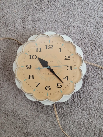 Vintage GENERAL ELECTRIC GE Yellow Daisy Kitchen Corded Wall Clock WORKS 2150K Cover