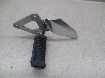 02 REPOSAPIÉS IZQUIERDO SUZUKI GS500 CON SOPORTE DE MONTAJE Foto 1 de 3