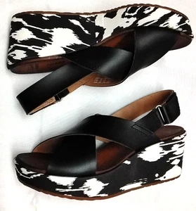 Woman's Size 6.5 CLARKS Collection Soft Cushion Wedge Black & White Sandals - Picture 1 of 14
