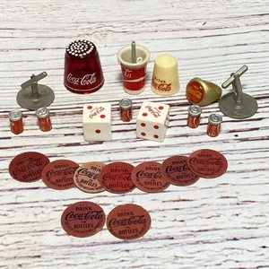 22 Vintage Coca Cola Erinnerungsstücke Würfel Manschettenknöpfe Mini Dosen Ring Fingerhüte - Bild 1 von 14