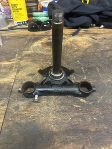 Harley 35mm Bottom Triple Tree Narrow Glide 81-87 FXR Shovel 47690-81 OEM VTG - Picture 1 of 6