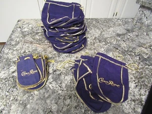 36 Stück Crown Royal Mix aus mittelgroßen & kleinen lila Kordelzugbeuteln - Bild 1 von 6