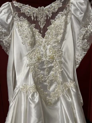 Sweetheart Gowns Vintage Women’s Wedding Gown White Sequin Beads Bustle More! - Image 1 of 4