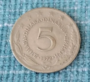 1972 Yugoslavia 5 Dinara Coin w/ State Emblem and Wreaths, Very Good Condition  - Picture 1 of 2