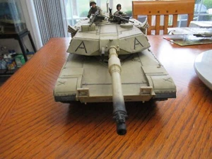Tanque Abrams Forces of Valor Bravo Team #18876 M1A1 con dos tripulantes escala 1:18 "Suelto" - Imagen 1 de 4
