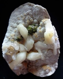 GREEN HEULANDITE APOPHYLLITE CALCITE CRYSTALS W/ STILBITE BOWS IN SEMI GEODE MAT - Picture 1 of 5