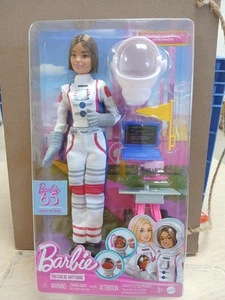 BARBIE - ASTRONAUT BARBIE - FASHION DOLL YOU CAN BE ANYTHING Brown Brunette Hair - Picture 1 of 3