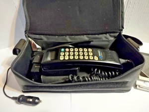 Vintage 1994 Motorola Cellular 2000 Bag Phone Works Model CP #2800 - Picture 1 of 9