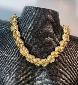 De Colección Impresionante Gargantilla/Collar Trifari Cepillado Tono Dorado Pétalo Retorcido Cuerda 16" - Imagen 1 de 9