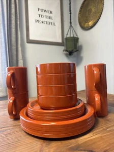 Ingrid Ltd Chicago Vintage plastic BURNT ORANGE 16 Pc Place Setting Stackable - Picture 1 of 17