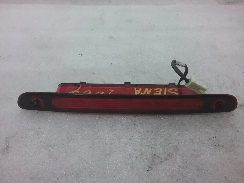 Tercera luz de freno Toyota Sienna S-75M 2004 Foto 1 de 4