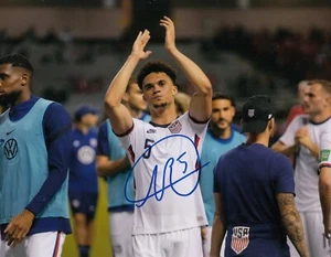 Football - Antonee Robinson - Hand Signed 8x10 Photograph - USA - COA - Picture 1 of 1