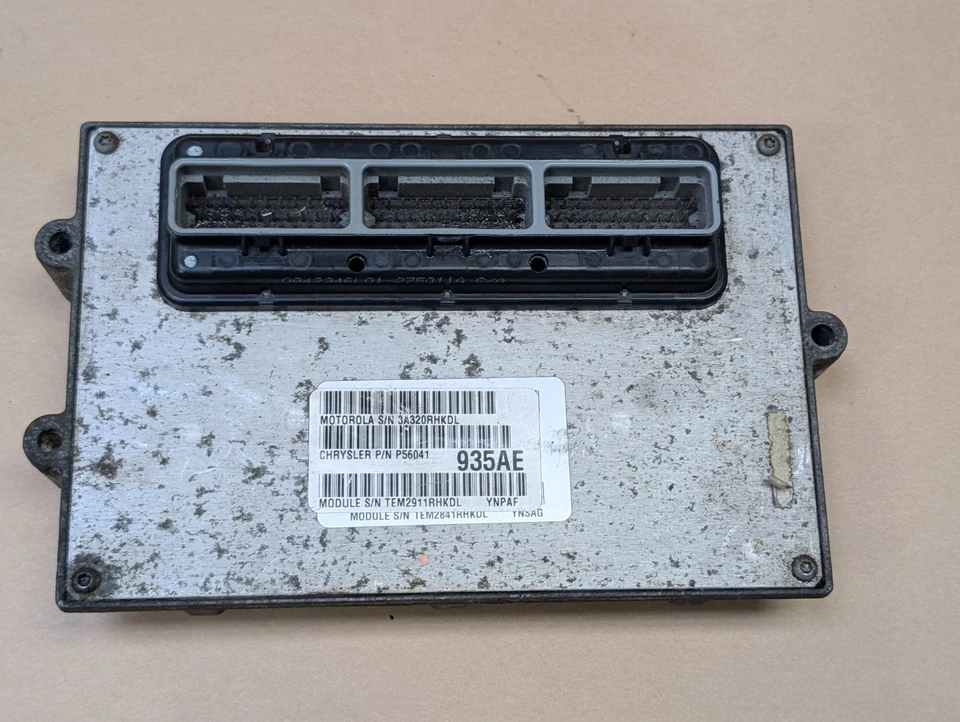 Jeep Wrangler TJ 2002 2,5 L MT motor computador ECU ECM P56041935AD Foto 1 de 1